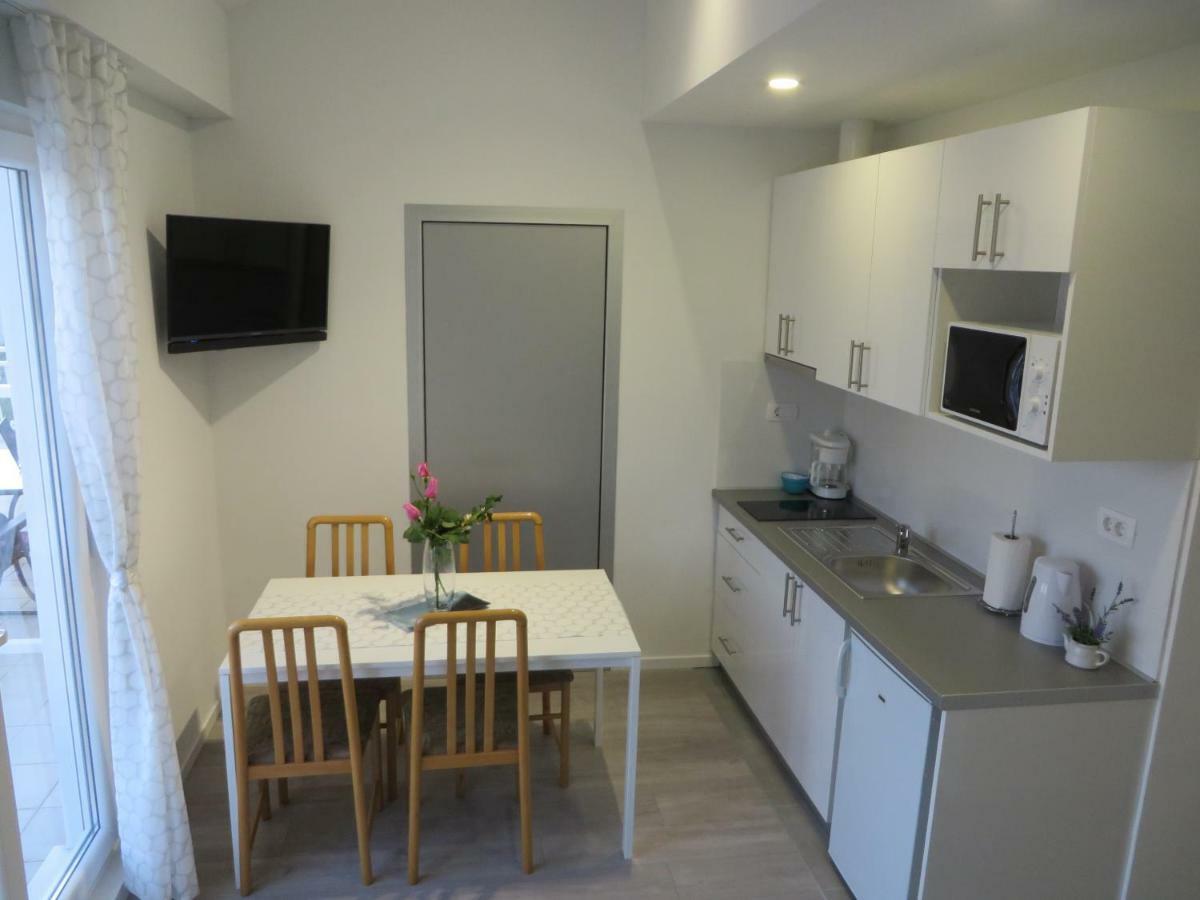 Apartmani Raos Dugi Rat Exterior foto